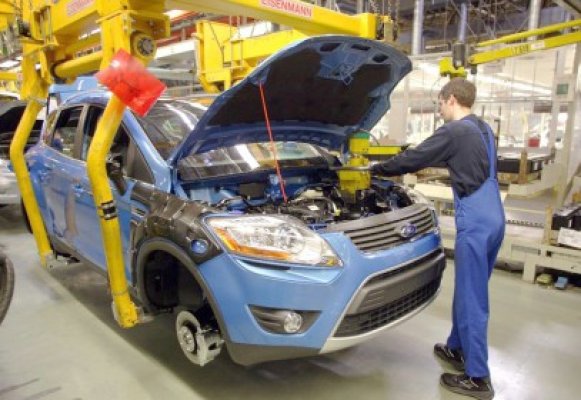Ford desfiinţează 950 de locuri de muncă